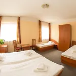 Frankfurt 3* בודפשט