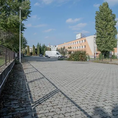 Frankfurt 3* בודפשט