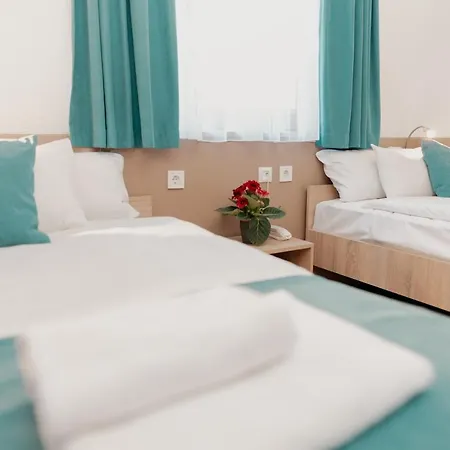 מלון Frankfurt 3*