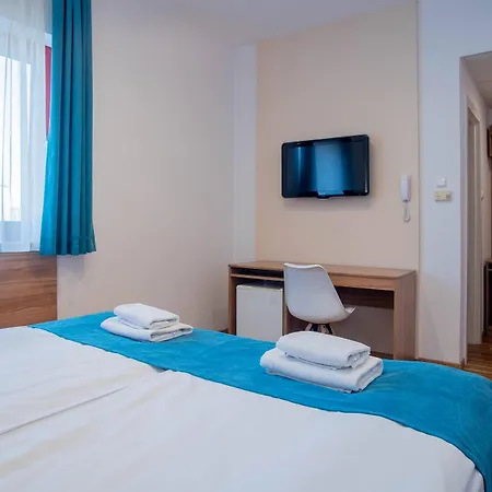 Frankfurt 3* בודפשט
